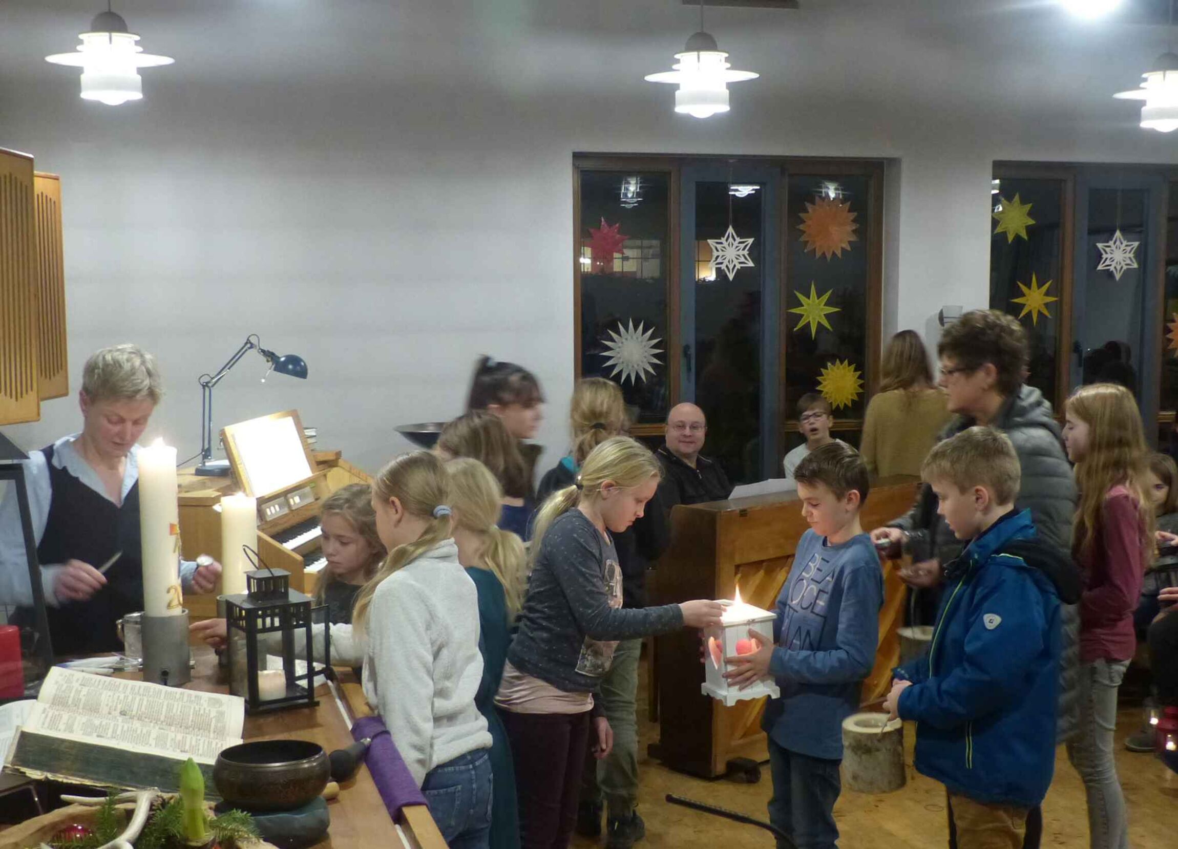 PMStNicolaiSarstedt_LichtvonBethlehem2018_AusteilungLicht