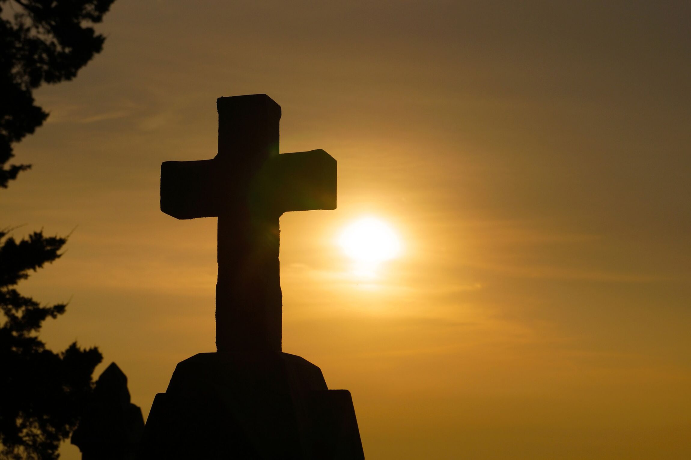 Kreuz mit Licht