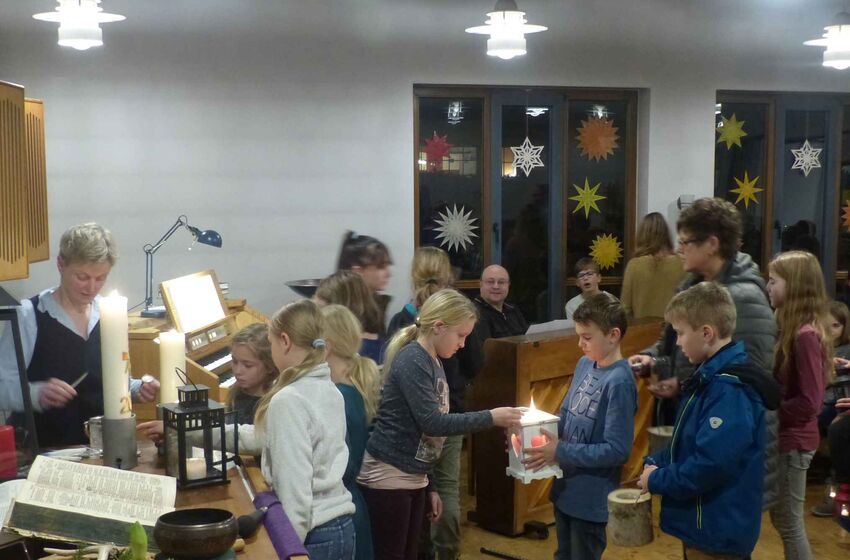 PMStNicolaiSarstedt_LichtvonBethlehem2018_AusteilungLicht