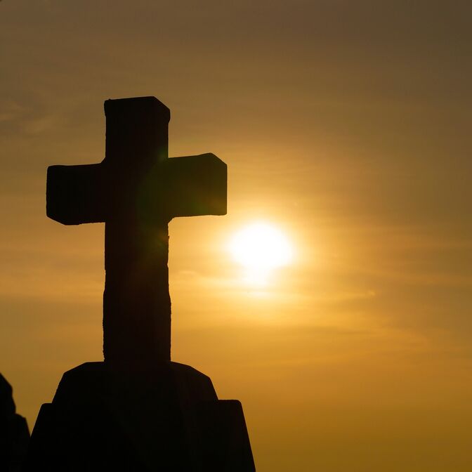Kreuz mit Licht
